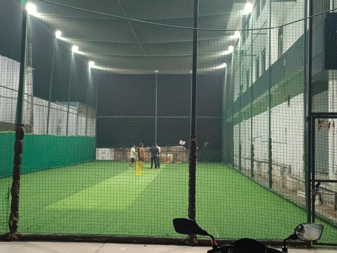 7 star box cricket